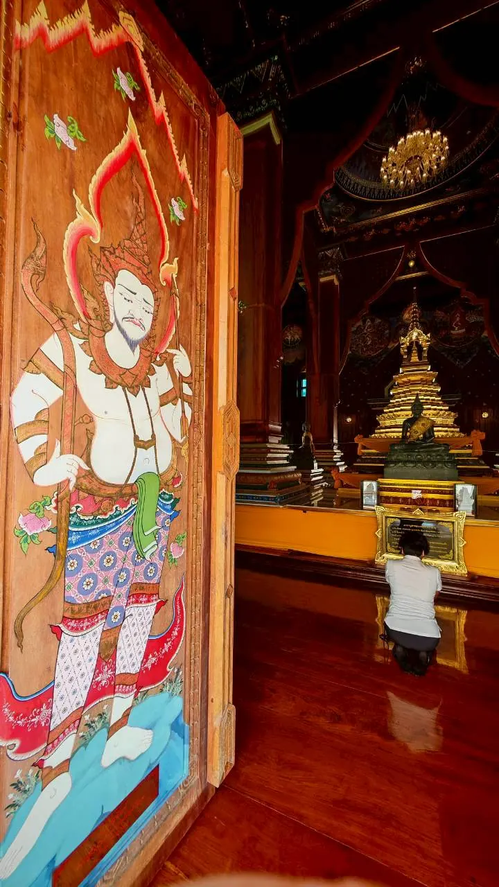 Wat Mahathat Laem Sak cultural stop