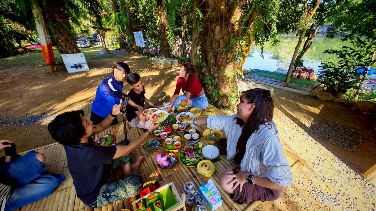 Community lifestyle and local meal setting