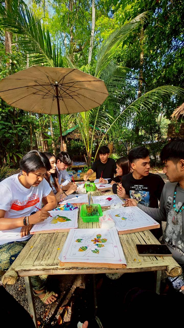 Ban Na Teen community craft activity