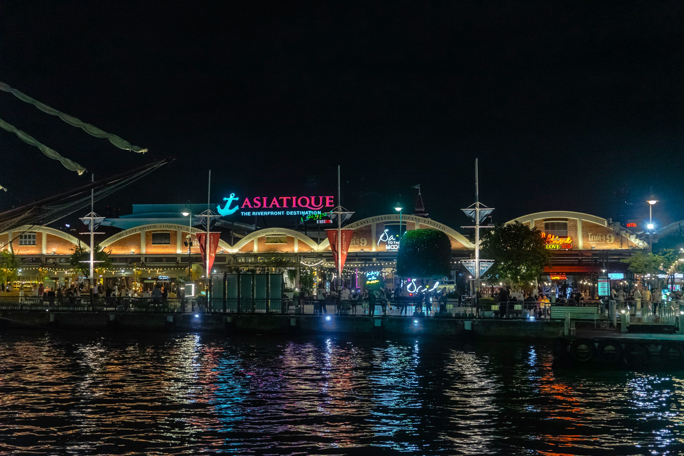 Asiatique The Riverfront Destination in the evening