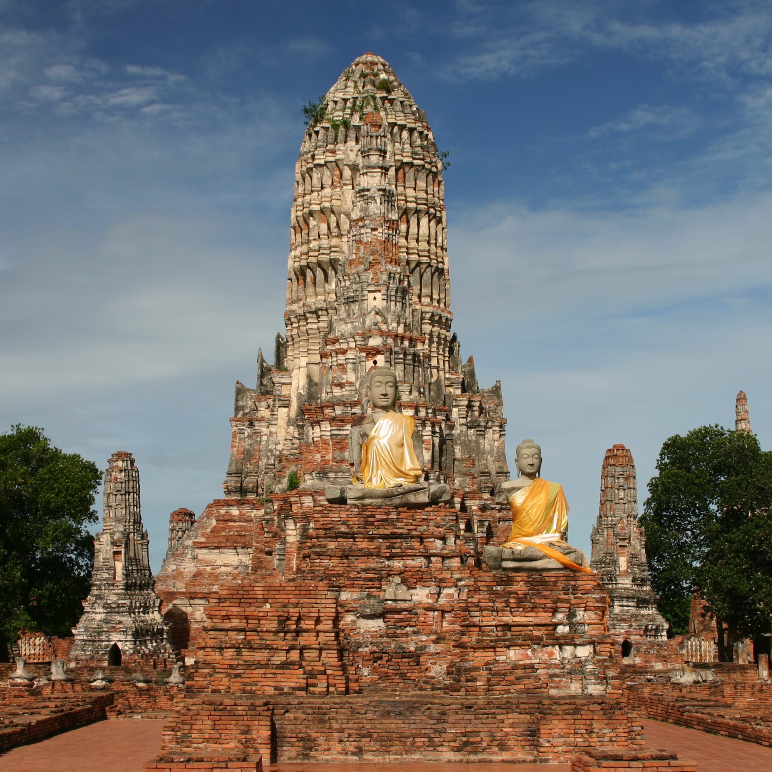Wat Chaiwatthanaram in Ayutthaya during late afternoon